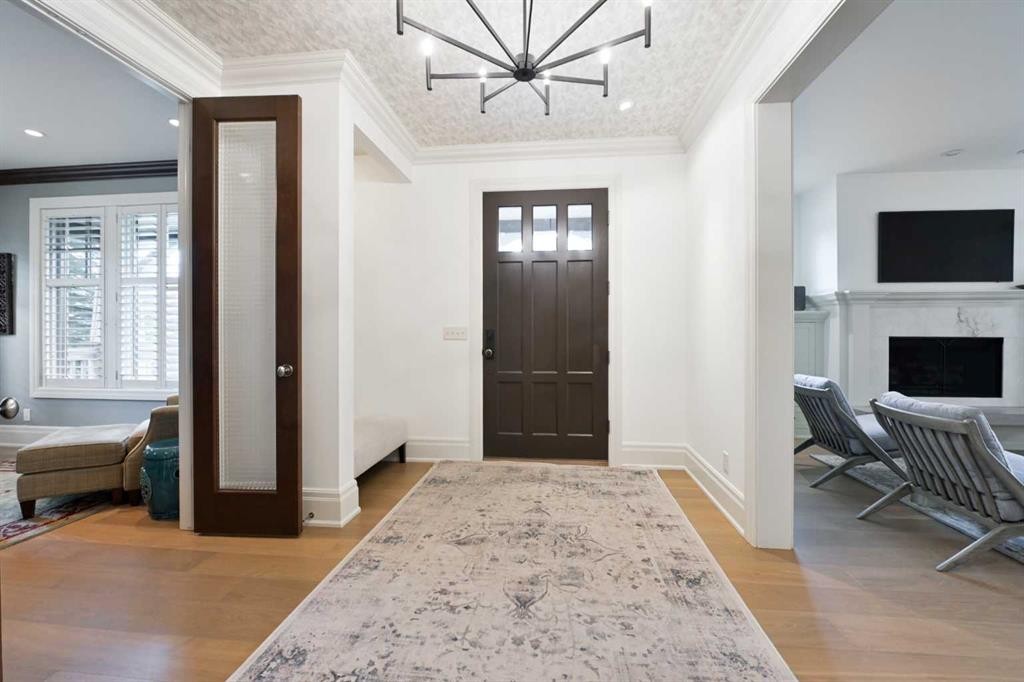 1903 48 Avenue Sw, Calgary, AB - Indoor Photo Showing Other Room