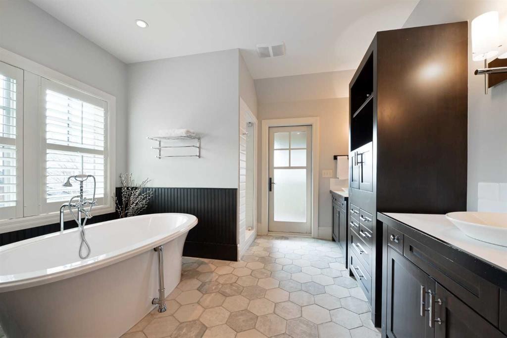 1903 48 Avenue Sw, Calgary, AB - Indoor