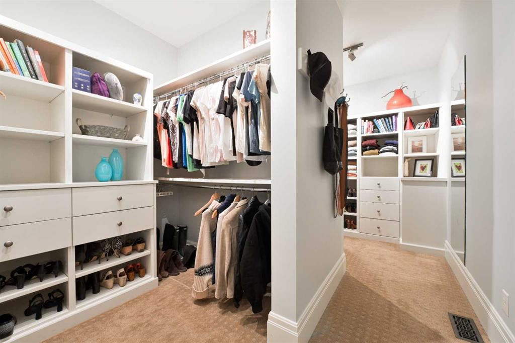 1903 48 Avenue Sw, Calgary, AB - Indoor With Storage