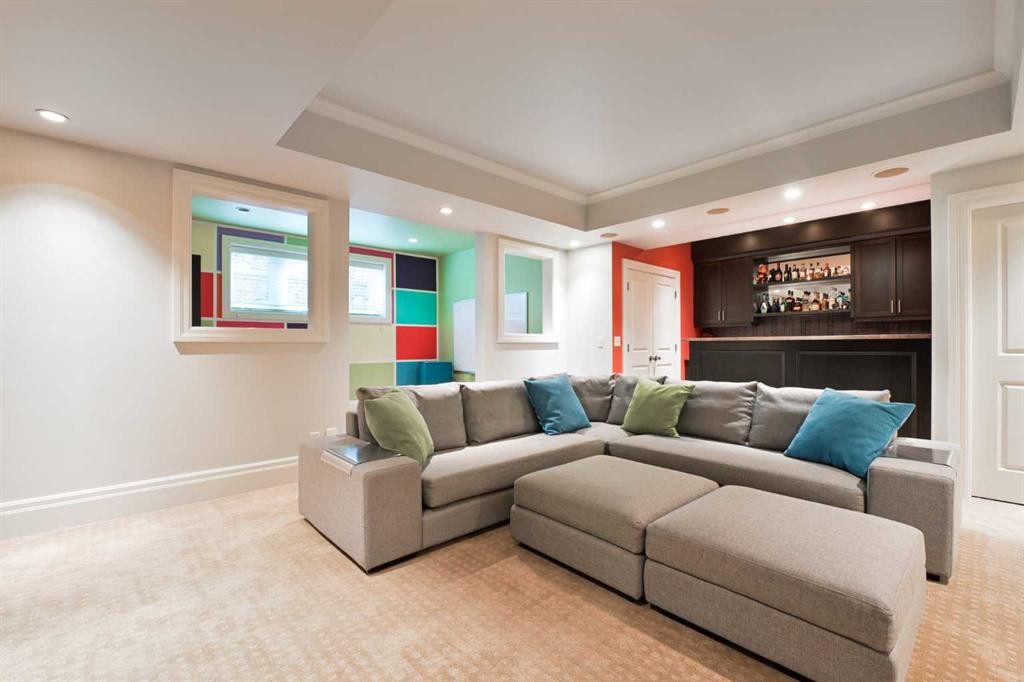 1903 48 Avenue Sw, Calgary, AB - Indoor Photo Showing Living Room