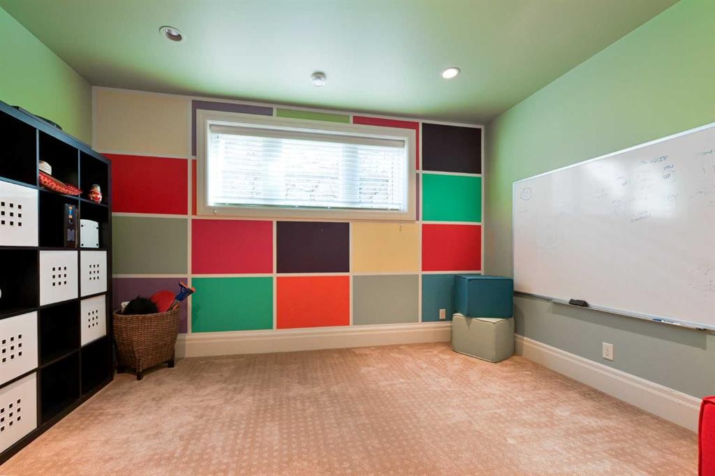 1903 48 Avenue Sw, Calgary, AB - Indoor Photo Showing Other Room