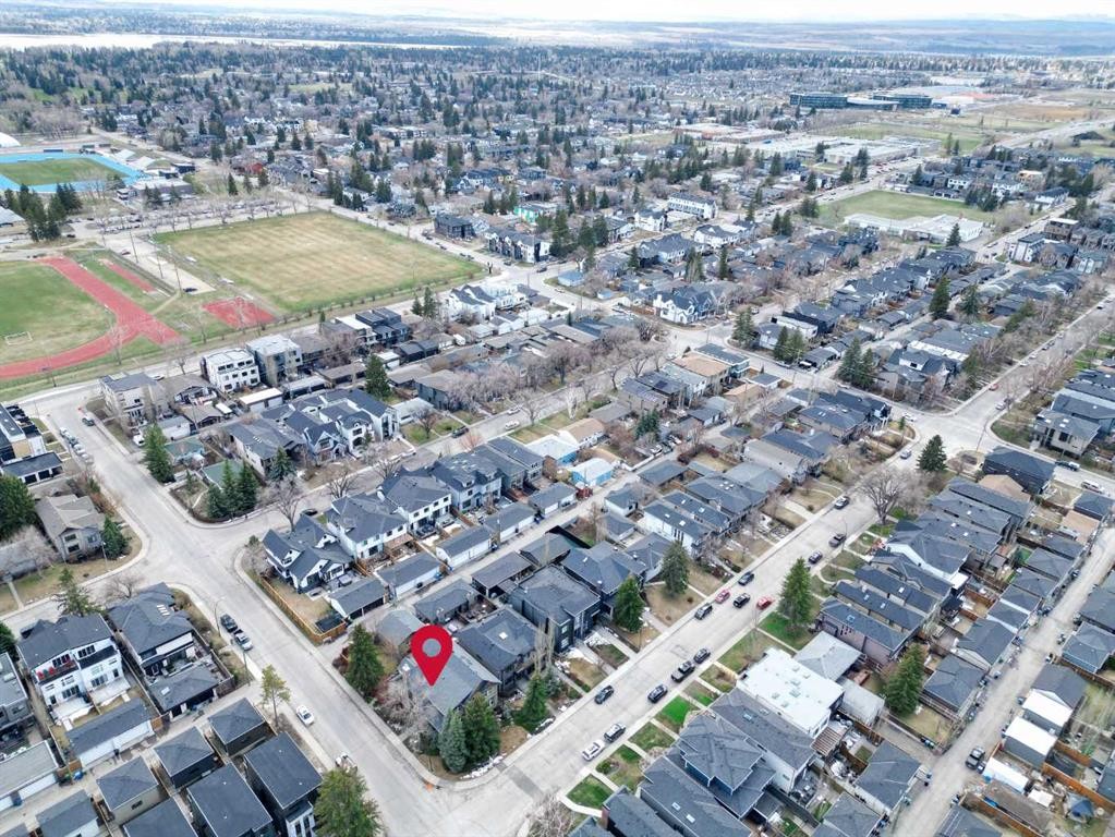 1903 48 Avenue Sw, Calgary, AB - With View