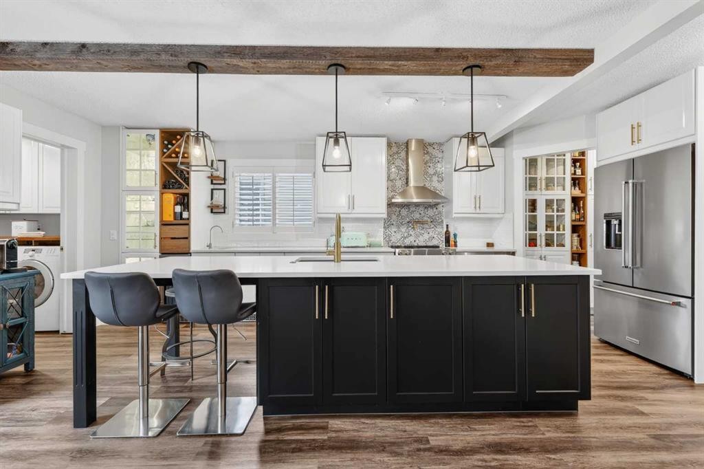60 Inverness Drive Se, Calgary, AB - Indoor Photo Showing Kitchen With Upgraded Kitchen