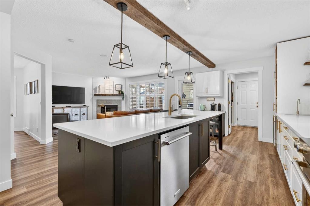 60 Inverness Drive Se, Calgary, AB - Indoor Photo Showing Kitchen With Upgraded Kitchen
