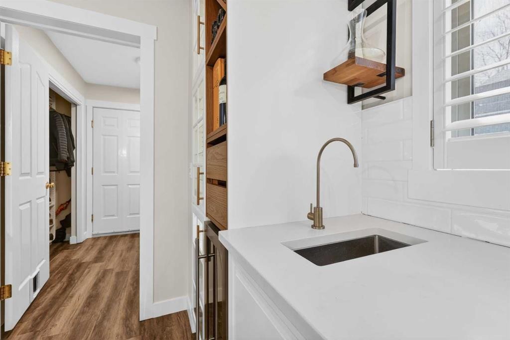 60 Inverness Drive Se, Calgary, AB - Indoor Photo Showing Kitchen