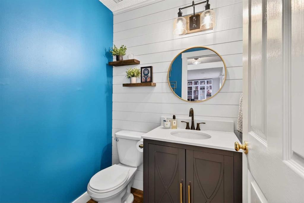 60 Inverness Drive Se, Calgary, AB - Indoor Photo Showing Bathroom