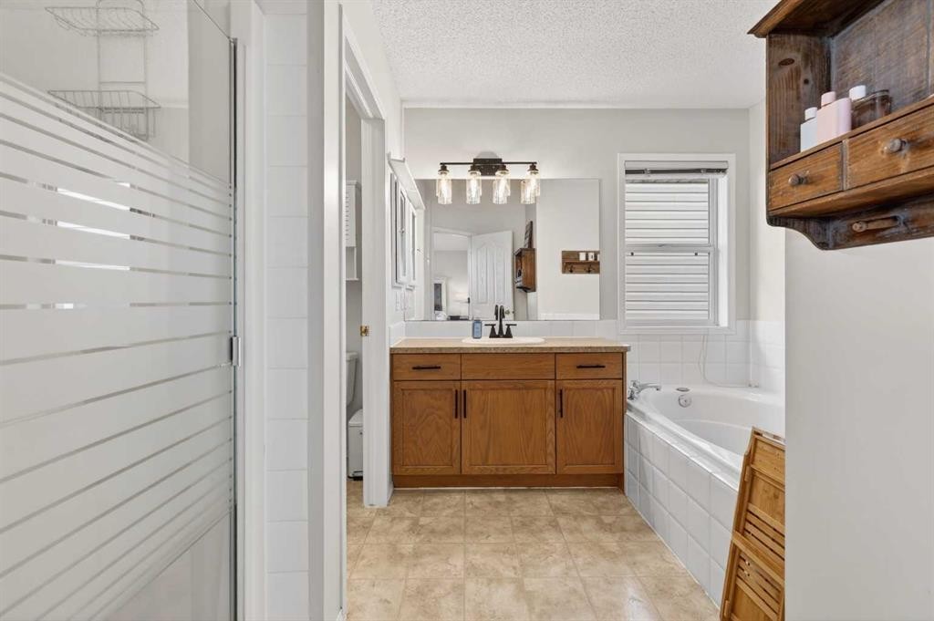60 Inverness Drive Se, Calgary, AB - Indoor Photo Showing Bathroom