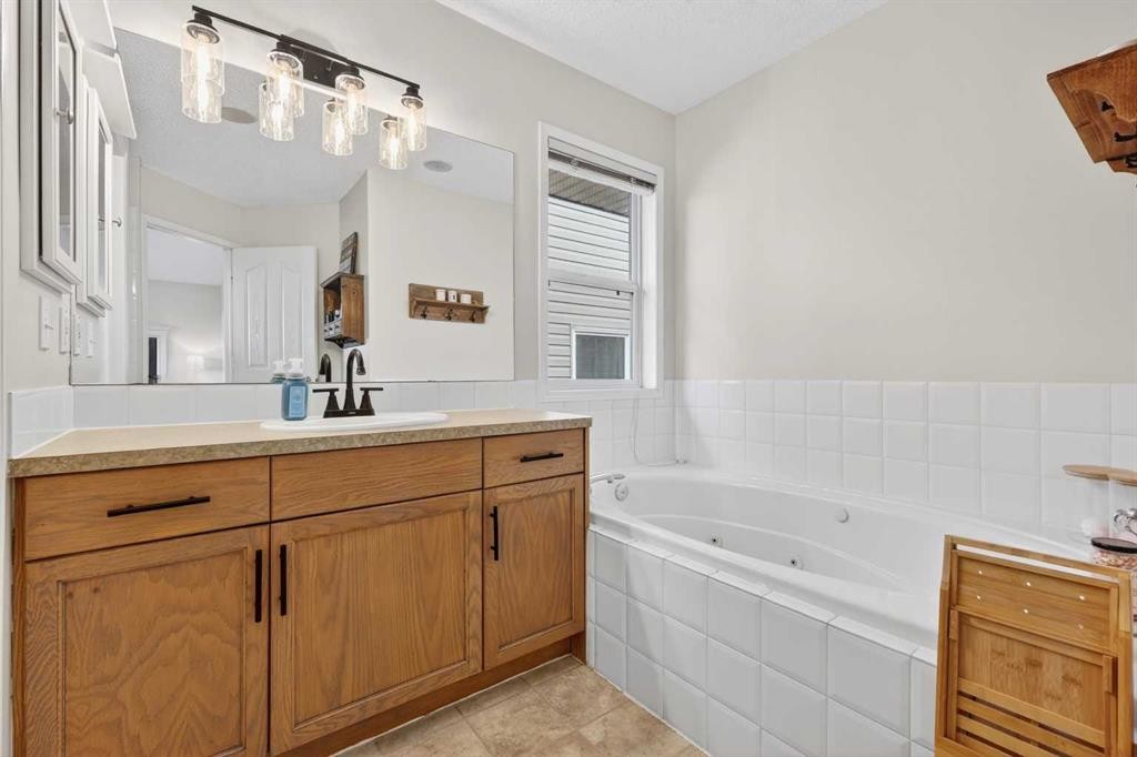 60 Inverness Drive Se, Calgary, AB - Indoor Photo Showing Bathroom