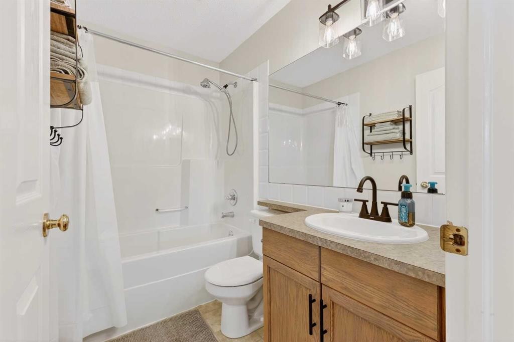 60 Inverness Drive Se, Calgary, AB - Indoor Photo Showing Bathroom