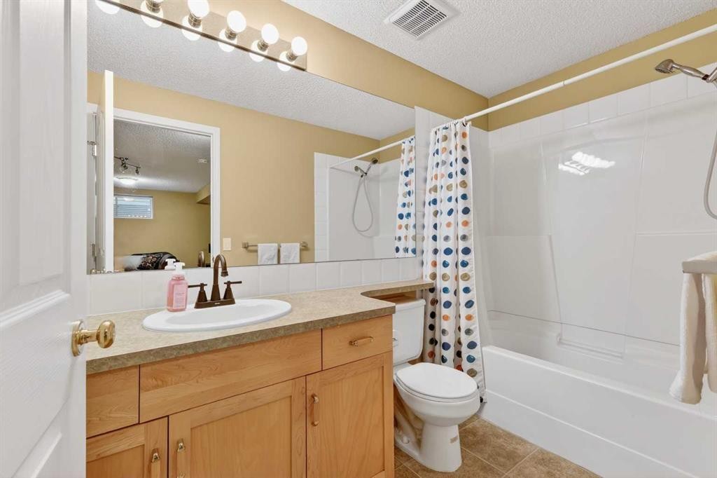 60 Inverness Drive Se, Calgary, AB - Indoor Photo Showing Bathroom