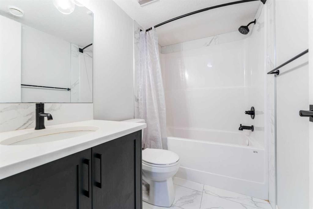 13 Calhoun Crescent Ne, Calgary, AB - Indoor Photo Showing Bathroom