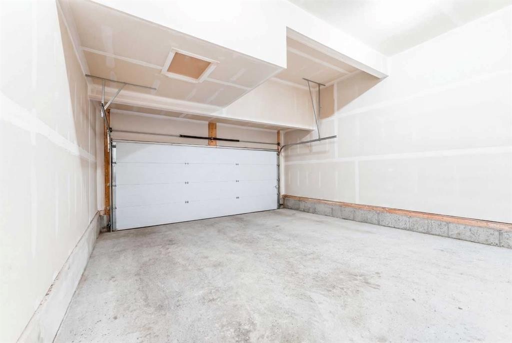 13 Calhoun Crescent Ne, Calgary, AB - Indoor Photo Showing Garage