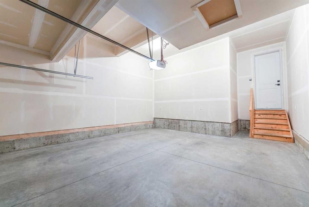 13 Calhoun Crescent Ne, Calgary, AB - Indoor Photo Showing Garage