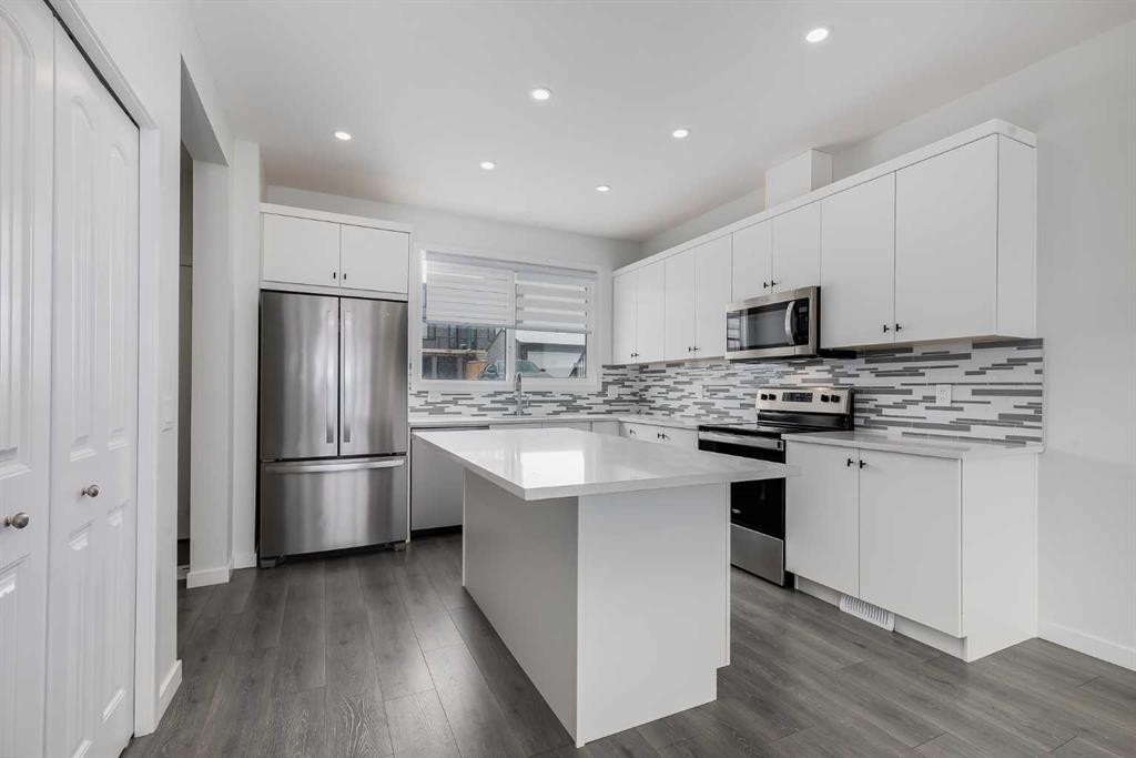 111 Marmot Way Nw, Calgary, AB - Indoor Photo Showing Kitchen With Stainless Steel Kitchen With Upgraded Kitchen