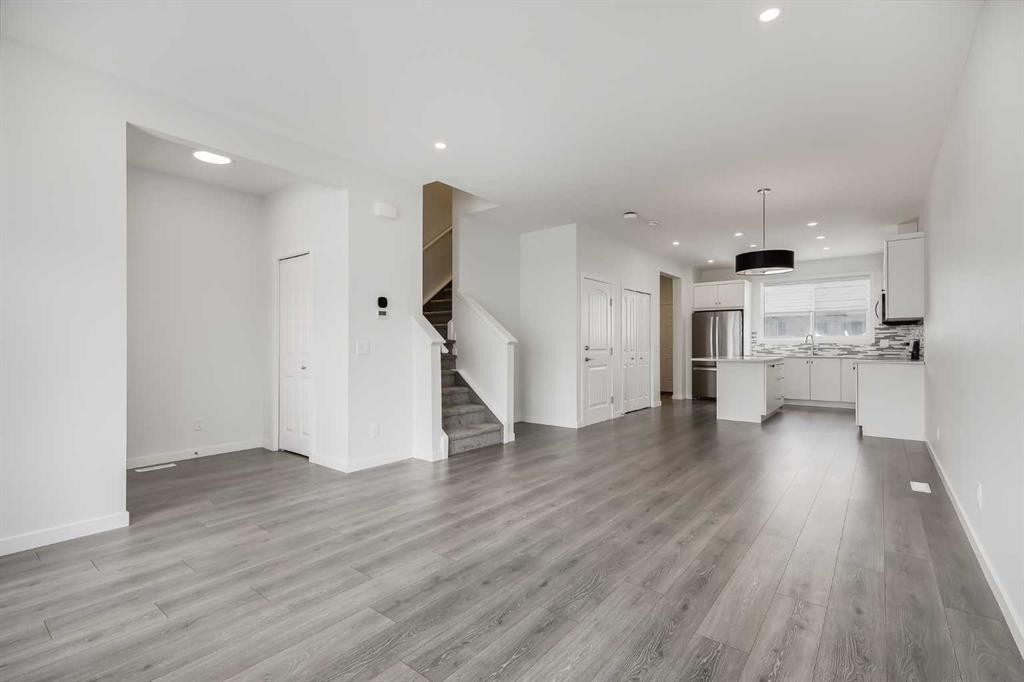 111 Marmot Way Nw, Calgary, AB - Indoor
