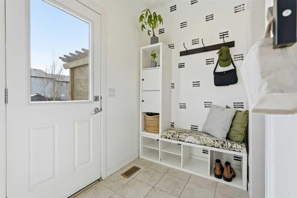 45 Copperpond Avenue Se, Calgary, AB - Indoor Photo Showing Other Room