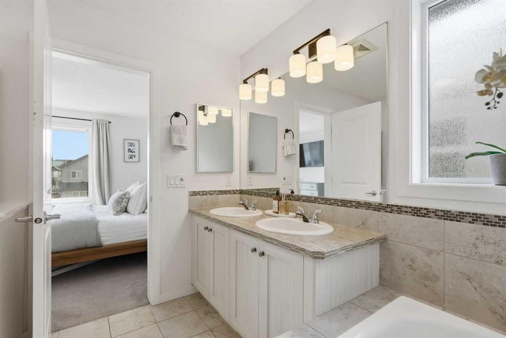 45 Copperpond Avenue Se, Calgary, AB - Indoor Photo Showing Bathroom