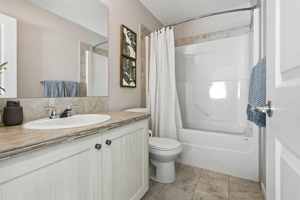 45 Copperpond Avenue Se, Calgary, AB - Indoor Photo Showing Bathroom
