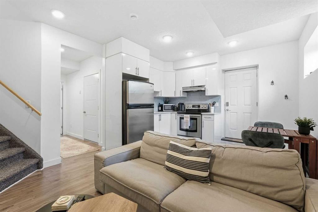 45 Copperpond Avenue Se, Calgary, AB - Indoor