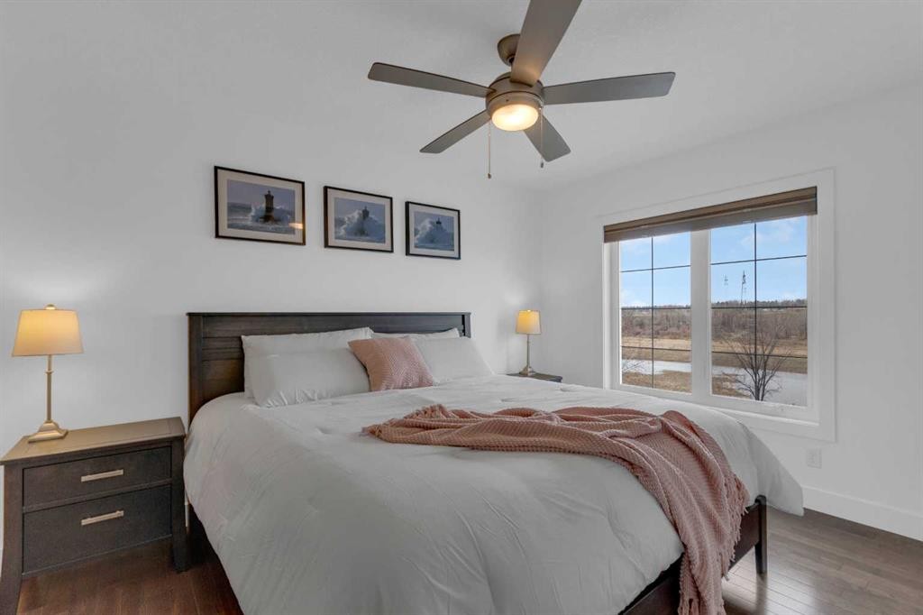 424 Quarry Way Se, Calgary, AB - Indoor Photo Showing Bedroom