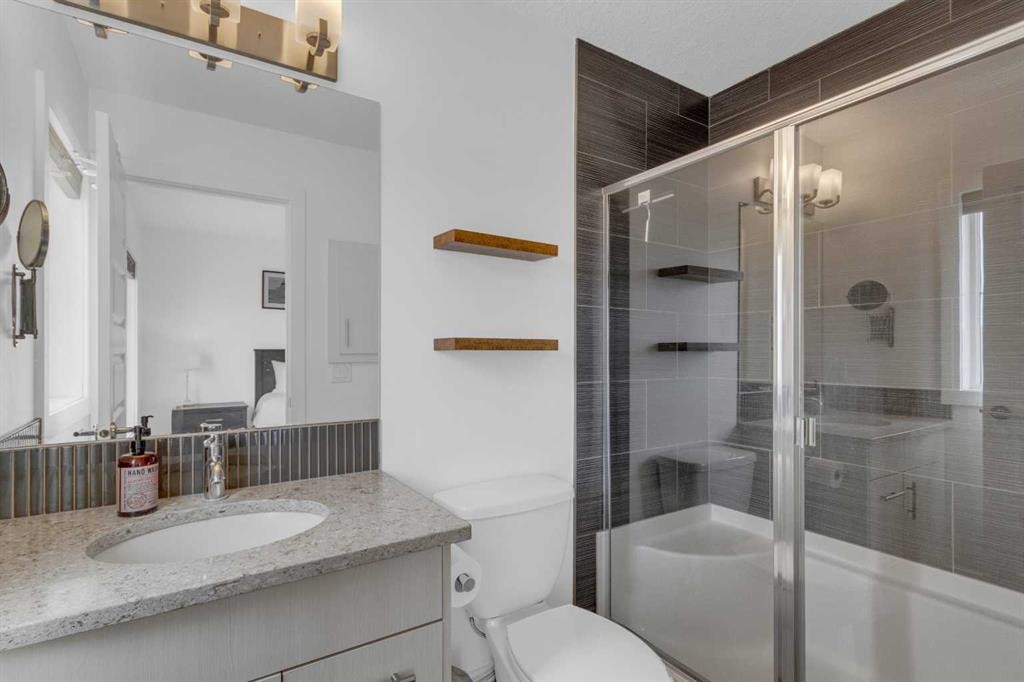424 Quarry Way Se, Calgary, AB - Indoor Photo Showing Bathroom