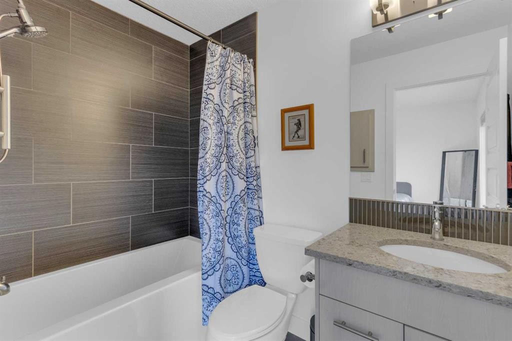 424 Quarry Way Se, Calgary, AB - Indoor Photo Showing Bathroom
