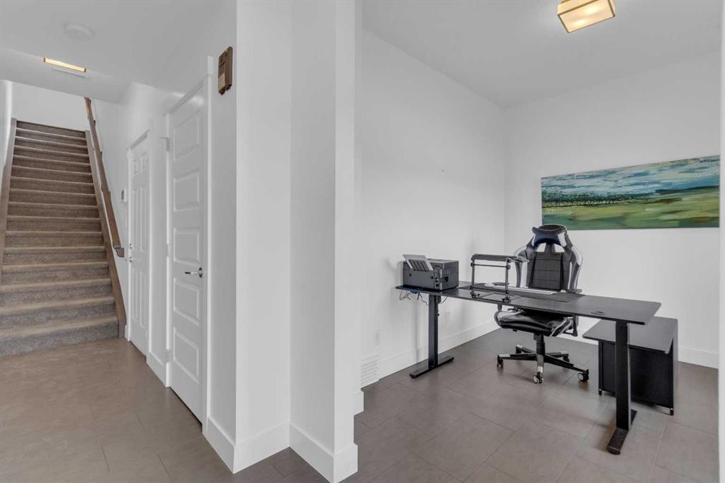 424 Quarry Way Se, Calgary, AB - Indoor Photo Showing Office