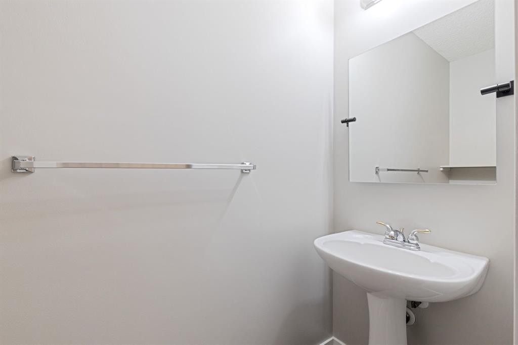 87 Cimarron Meadows Way, Okotoks, AB - Indoor Photo Showing Bathroom
