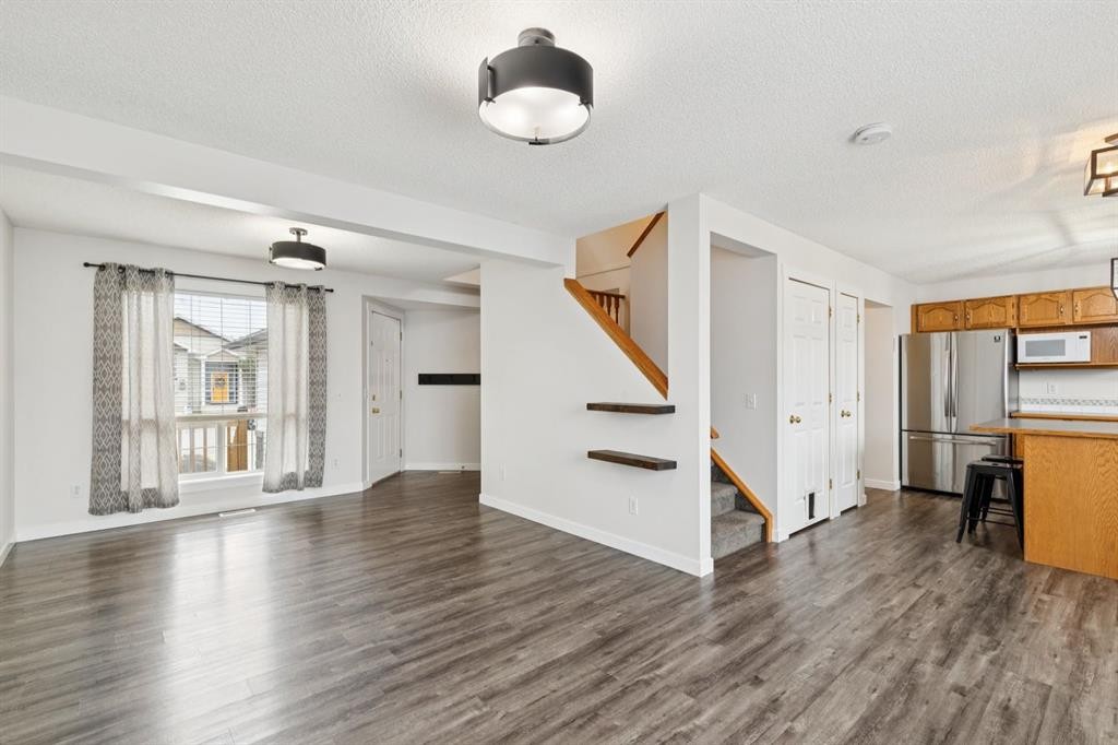 87 Cimarron Meadows Way, Okotoks, AB - Indoor Photo Showing Kitchen