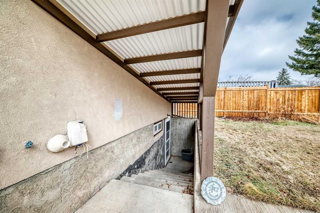 132 Whiteview Close Ne, Calgary, AB - Outdoor With Exterior
