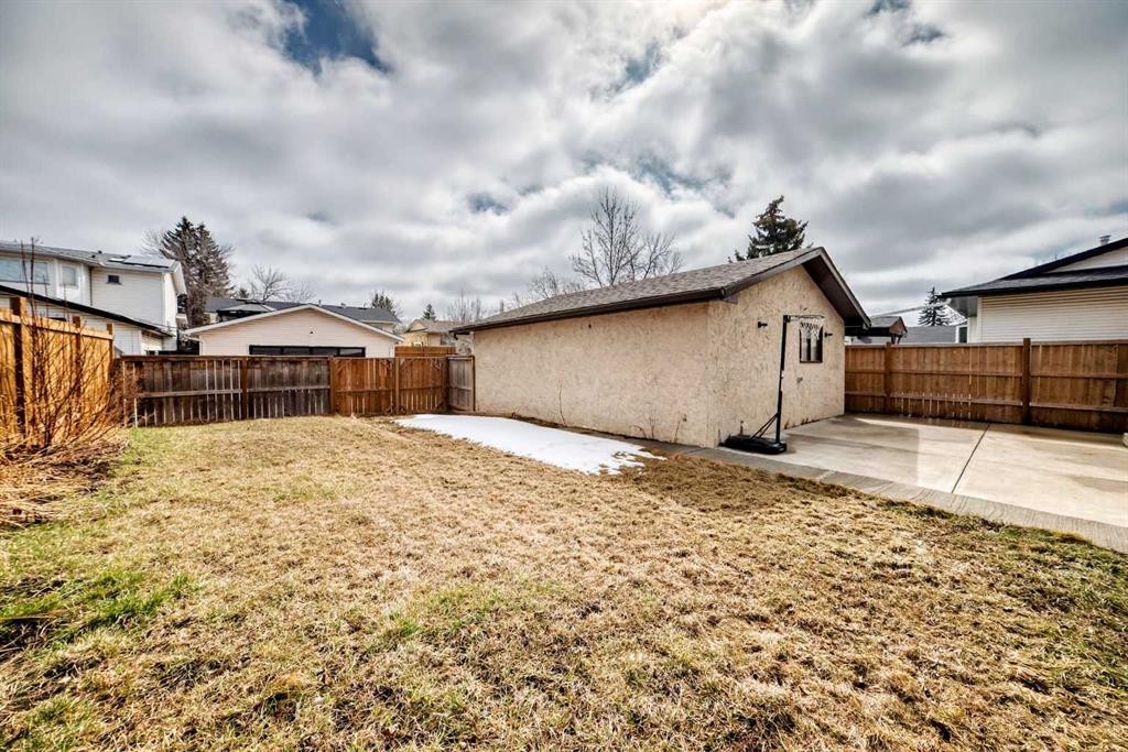 132 Whiteview Close Ne, Calgary, AB - Outdoor With Exterior