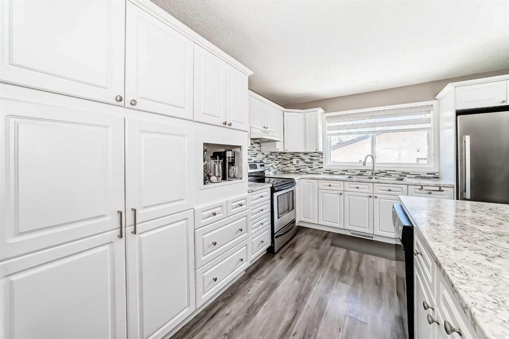 132 Whiteview Close Ne, Calgary, AB - Indoor Photo Showing Kitchen With Upgraded Kitchen