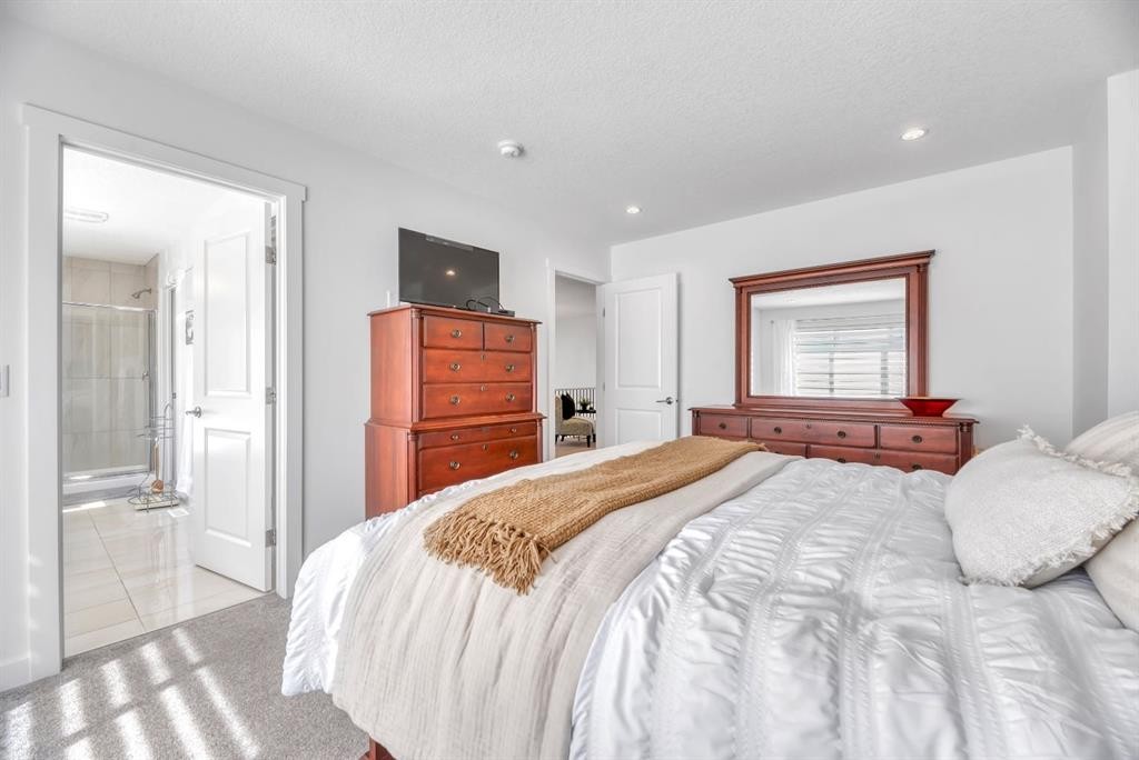 485 Legacy Boulevard Se, Calgary, AB - Indoor Photo Showing Bedroom