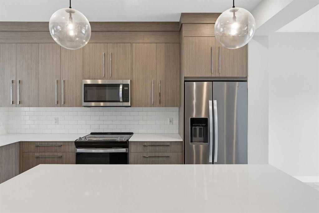 592 Dawson Drive, Chestermere, AB - Indoor Photo Showing Kitchen