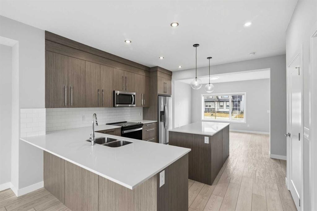 592 Dawson Drive, Chestermere, AB - Indoor Photo Showing Kitchen With Stainless Steel Kitchen With Double Sink With Upgraded Kitchen