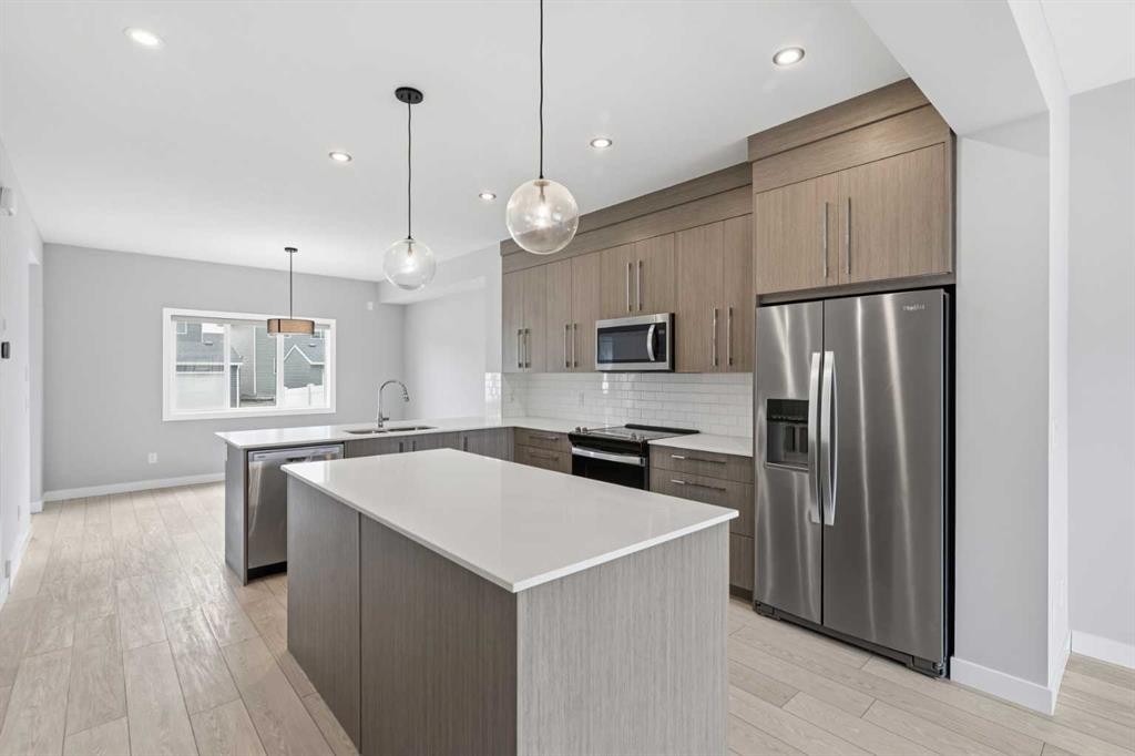 592 Dawson Drive, Chestermere, AB - Indoor Photo Showing Kitchen With Stainless Steel Kitchen With Upgraded Kitchen