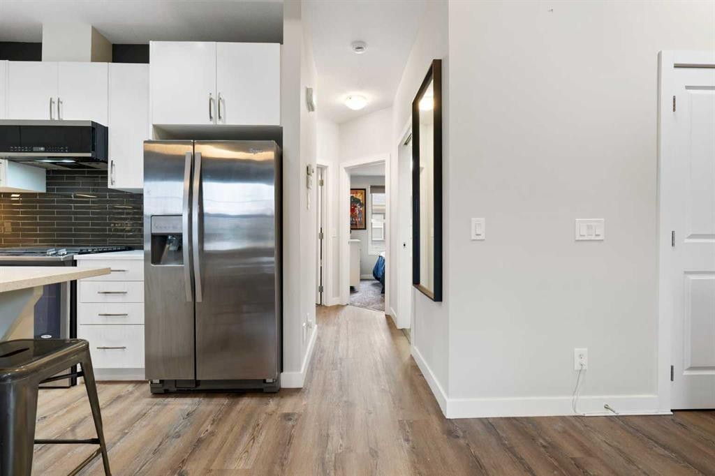 8 Evanscrest Gardens Nw, Calgary, AB - Indoor Photo Showing Kitchen With Upgraded Kitchen