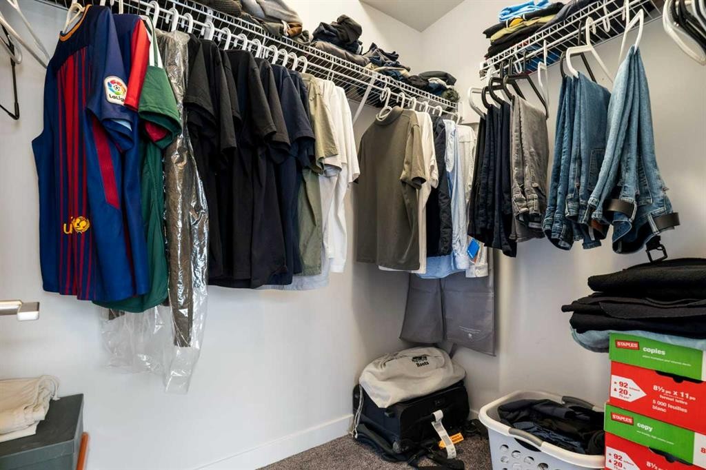8 Evanscrest Gardens Nw, Calgary, AB - Indoor With Storage