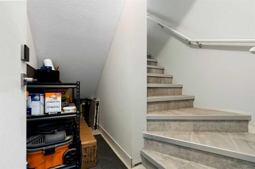 8 Evanscrest Gardens Nw, Calgary, AB - Indoor