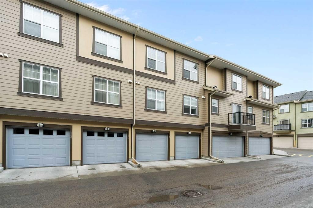 8 Evanscrest Gardens Nw, Calgary, AB - Outdoor