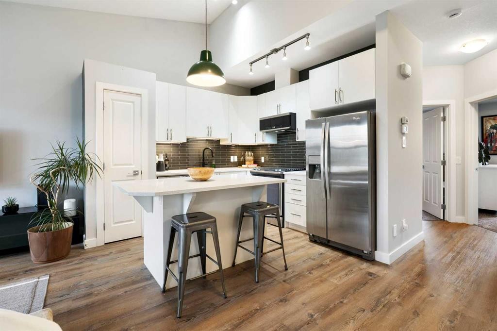 8 Evanscrest Gardens Nw, Calgary, AB - Indoor Photo Showing Kitchen With Upgraded Kitchen