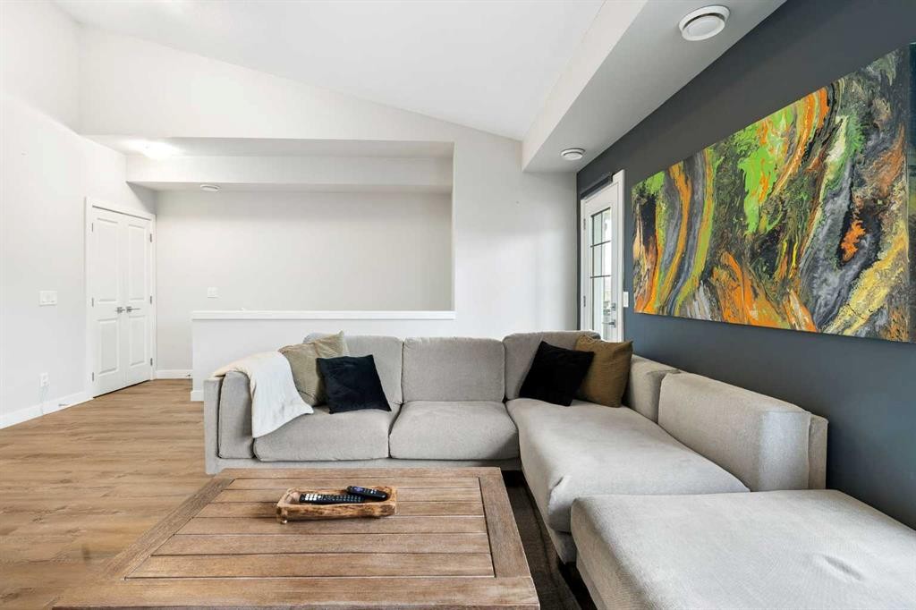 8 Evanscrest Gardens Nw, Calgary, AB - Indoor