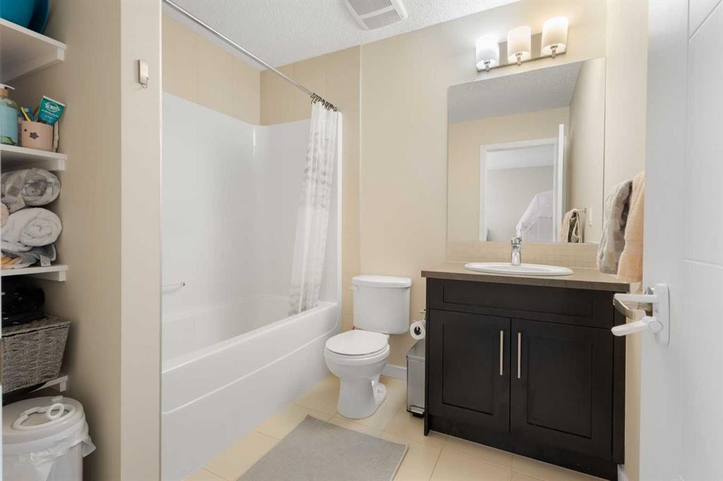267 Mahogany Way Se, Calgary, AB - Indoor Photo Showing Bathroom