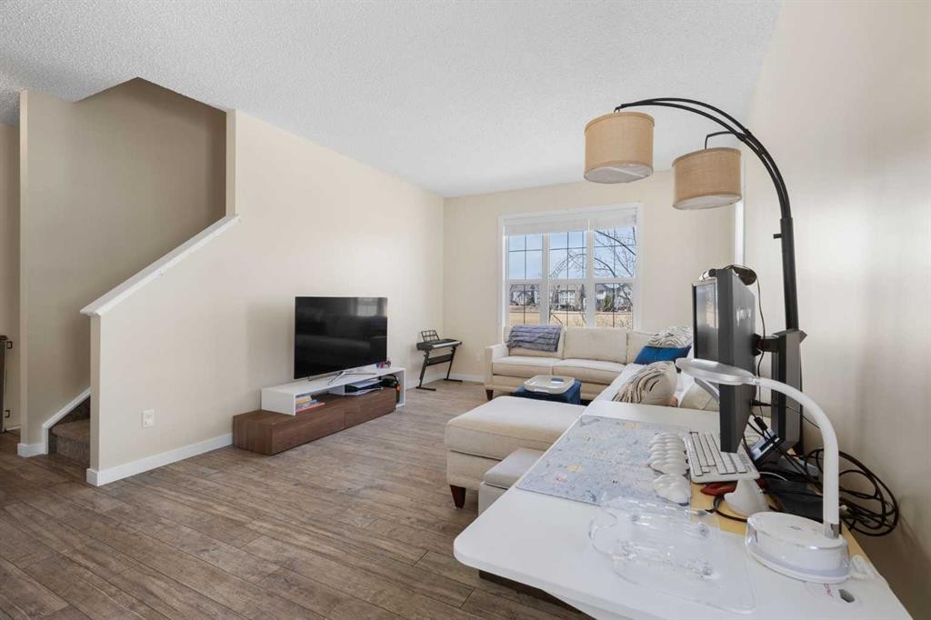 267 Mahogany Way Se, Calgary, AB - Indoor Photo Showing Living Room