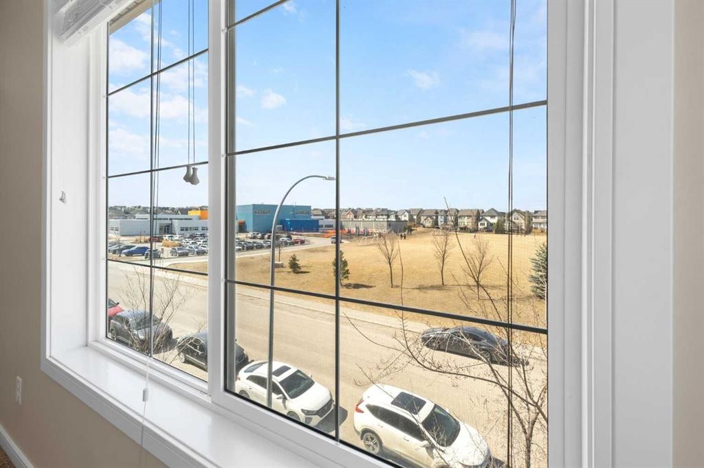 267 Mahogany Way Se, Calgary, AB - Indoor Photo Showing Other Room