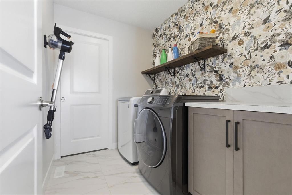 3 Sundown Crescent, Cochrane, AB - Indoor Photo Showing Laundry Room