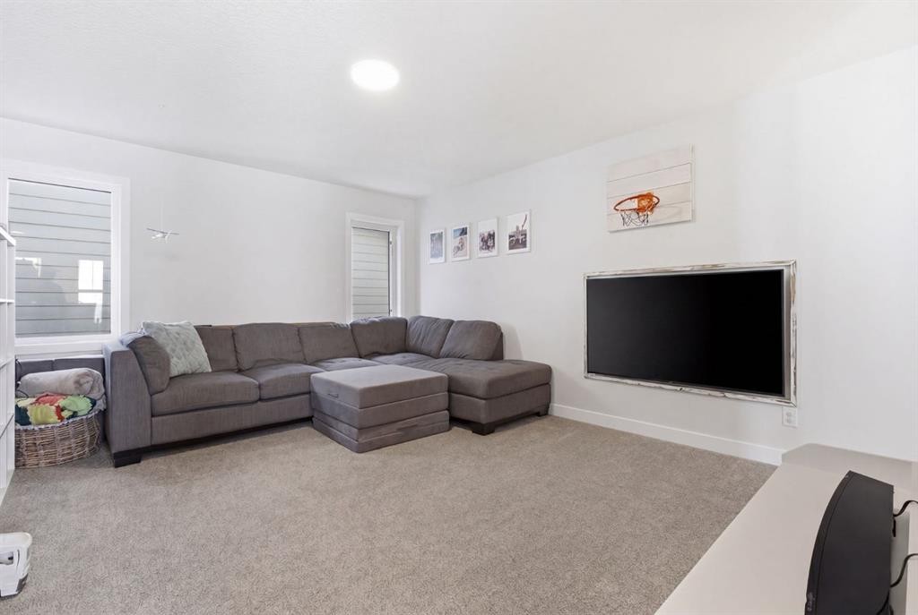 3 Sundown Crescent, Cochrane, AB - Indoor Photo Showing Living Room
