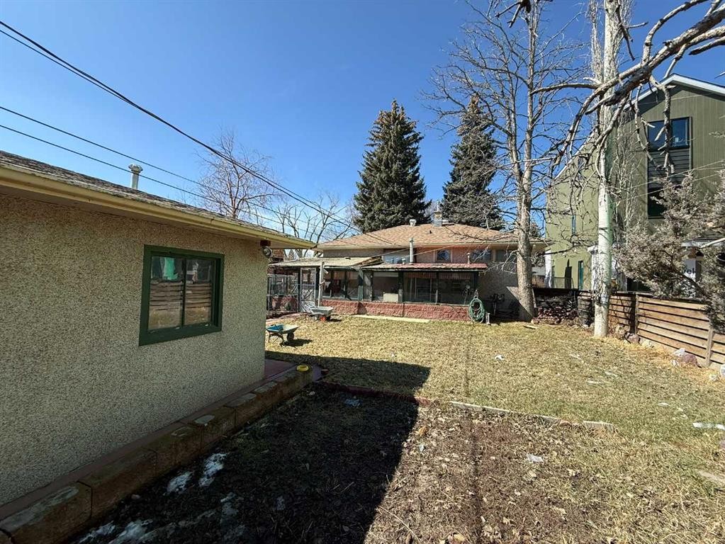 2716 45 Street Sw, Calgary, AB - Outdoor