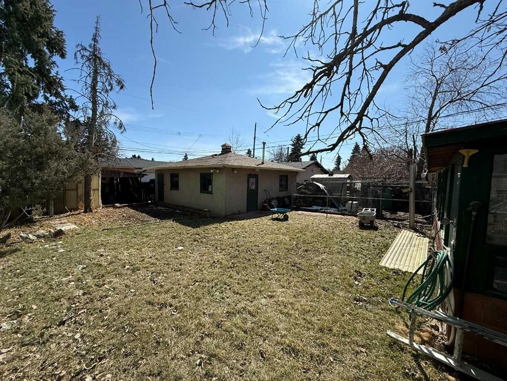 2716 45 Street Sw, Calgary, AB - Outdoor