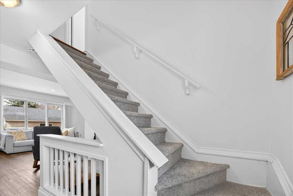 4641 20 Street Sw, Calgary, AB - Indoor Photo Showing Other Room